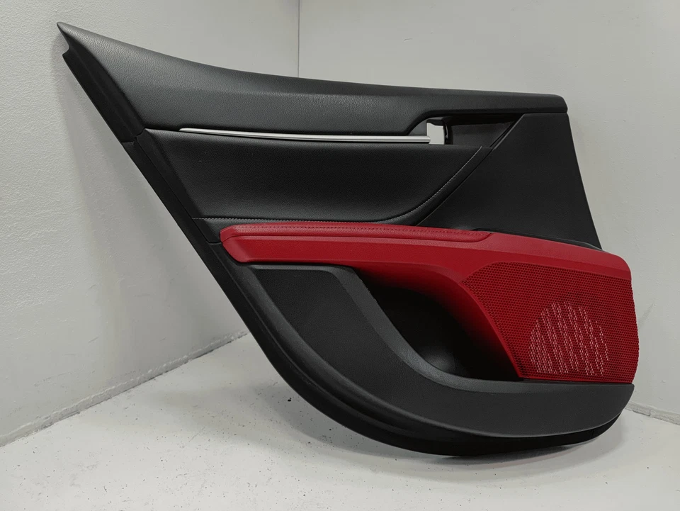 Toyota Camry 2018 lado del conductor trasero interior panel de puerta cubierta roja *LB30* OEM Foto 1 de 4