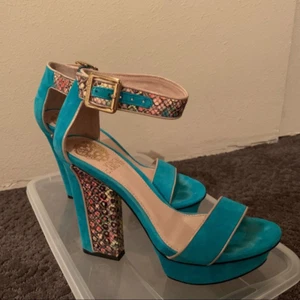 😎🩵VINCE CAMUTO HEELS Aqua Heels mit Goldfolienakzenten - Bild 1 von 7