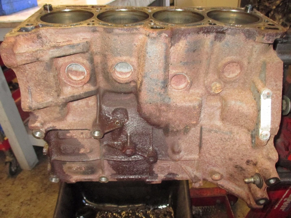 Nissan Sentra 2005 fabricante de equipos originales QG18DE motor bloque de cilindros desnudo Foto 1 de 4