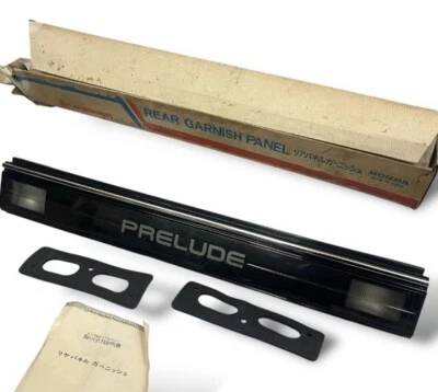 84-86 原始设备制造商 JDM 本田 Prelude 后面板反向灯中心装饰成型 — 第 1/4 张图片