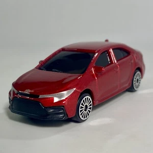 Maisto 2021 TOYOTA COROLLA rojo escala 1:64 diecast diorama modelo coche casi como nuevo - Imagen 1 de 13