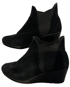Crocs Leigh Wedge Chelsea Boots Ankle Black Suede Comfort 205338 Women's 9 shoes - Picture 1 of 6