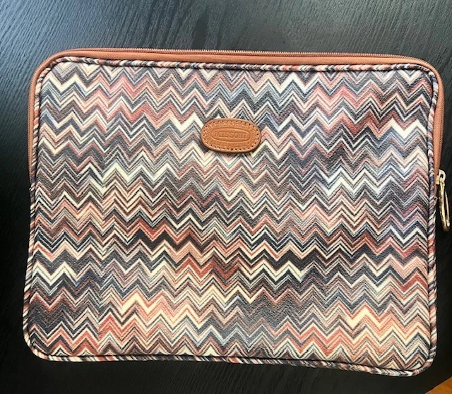 Funda para portátil Missoni x Brics Chevron, nunca usada 14" x 12,5" Foto 1 de 4