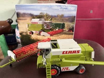 Wiking Claas Commandor 228 CS 3000 Piece Limited Edition 1:32 Scale 01706570 - Image 1 of 4