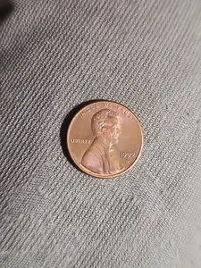 1992 D Close Am Lincoln Penny, Genuine Variety Cent, Denver Mint Coin. - Picture 1 of 2