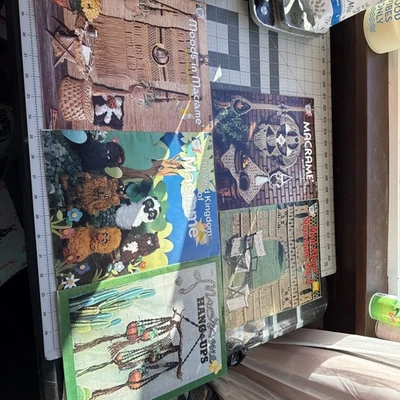 5 riviste vintage macramè serie creativa artigianato americano - Immagine 1 di 4