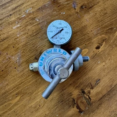 Válvula reguladora de gas mezcla de argón Uniweld EE. UU. con calibre de latón Foto 1 de 4