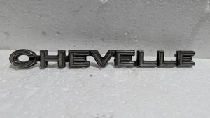 Chevy Chevelle 1973 emblema maletero original insignia falta pajarita - Imagen 1 de 10