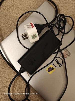 Dell XPS 15 9560 15.6 pulgadas intel 7th i5-7300hq 8gb ram 128gb ssd 1tb hdd Foto 1 de 4