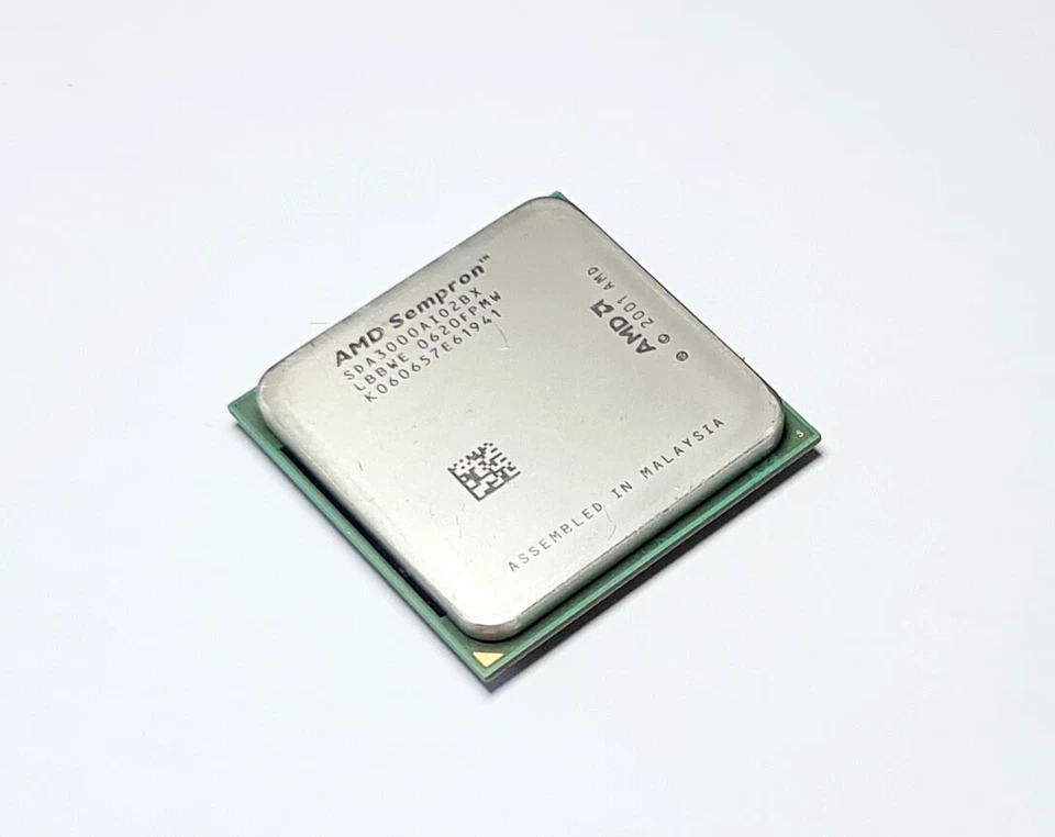 AMD Sempron 64 3000+ 1.8 GHz - SDA3000AIO2BX Socket 754 - Image 1 of 1