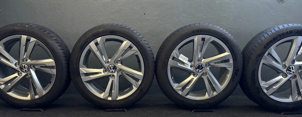 Original VW Golf 8 & R-line Valencia Alufelgen Sommerräder 17 Zoll 5H0601025AF - Bild 1 von 4