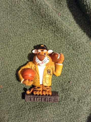 Missouri Tigers Official Collegiate Magnet Cover