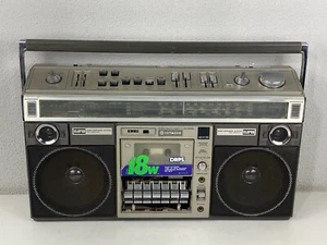 Vintage Hitachi TRK-8190 Boombox Radio Cassette Ghettoblaster - Picture 1 of 17