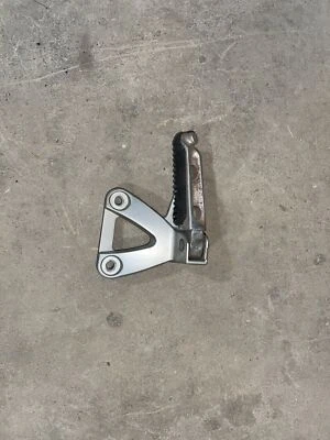 Soporte de clavija trasera izquierda Suzuki 98-03 Katana 600 750 OEM Foto 1 de 3