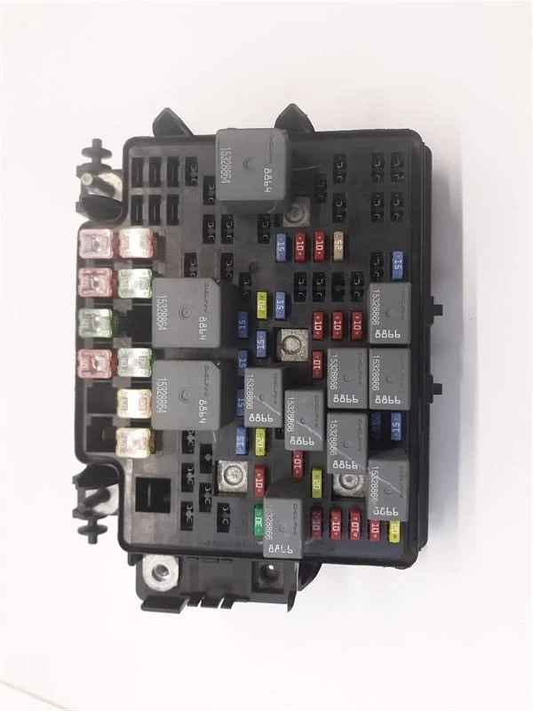 Chevrolet Silverado 3500 2003-2005 caja de fusibles del motor Foto 1 de 1