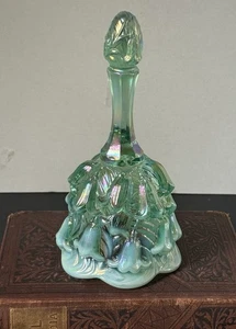 Campana in vetro opalerscente verde Fenton Giglio della Valle 7" - Foto 1 di 6