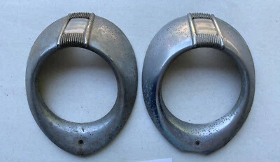 Anillos de ajuste de faros de lujo para camioneta y auto Ford 1940 - rotos - originales - usados Foto 1 de 4