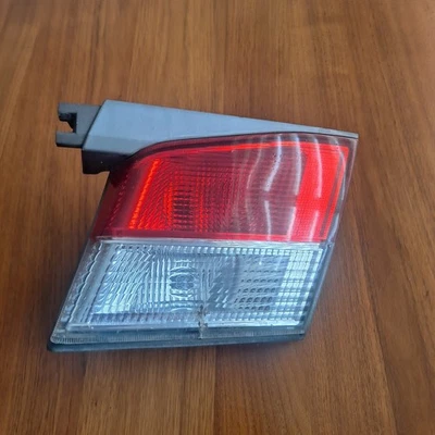 Conjunto de luces traseras Infiniti G20 99 a 2002 tapa maletero lateral pasajero trasero Foto 1 de 4