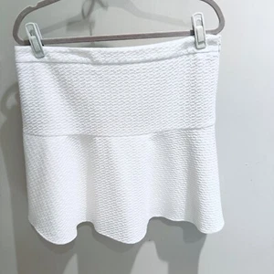 LOFT weißer strukturierter Rock ausgestellt Mini über Knie Größe L - Bild 1 von 6