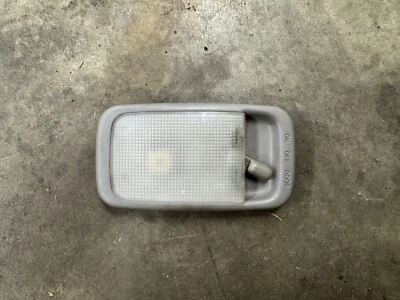 Серый верхний купольный фонарь для Lexus IS300 2001-2005 годов выпуска от оригинального производителя KM50373 - Изображение 1 из 4