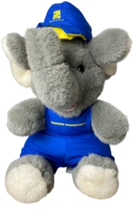 Althans Club Peluche Elefante Salopette Berretto 21cm Pubblicitario Levigatrice Trasporti - Foto 1 di 4