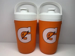 Menge 2 Gatorade 64 Unzen Kühler Wasserflasche Krug Weiß Orange Griff - Bild 1 von 6