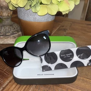 Occhiali da sole nuovi con etichette Kate Spade KINSLEY montatura nera/dettagli laterali oro prezzo consigliato $160 - Foto 1 di 6