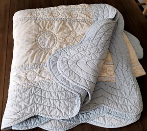 Quilt Coverlet Full/Queen Cotton or Blend Blue Cream Floral 86 x 84 inches Vtg - Picture 1 of 14