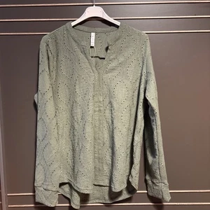 Tunika Damen Gr.L Oberteil Bluse Lochmuster V-Ausschnitt Grün Langarm Neu - Picture 1 of 1