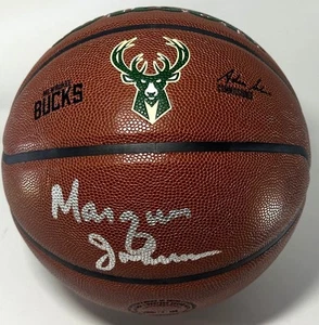 Bucks MARQUES JOHNSON Firmado Tamaño Completo Wilson Réplica LOGOTIPO BUCKS BALONCESTO AUTOMÁTICO - Imagen 1 de 3