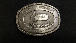 Hebilla de cinturón de carbón Pewter Central Laboratory 1984 premio de seguridad edición limitada - Imagen 1 de 2