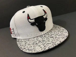 NUEVA ERA CHICAGO BULLS CEMENTO IV 4 BLANCO NEGRO ROJO JORDAN GORRA SNAPBACK AIRE RARO - Imagen 1 de 8