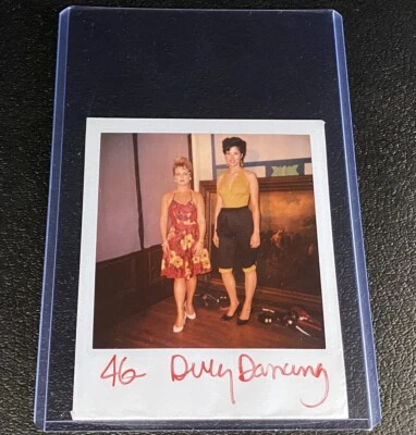 2 lindas atrizes estilo anos 50 guarda-roupa Polaroid foto original vestido Rockabilly - Imagem 1 de 4