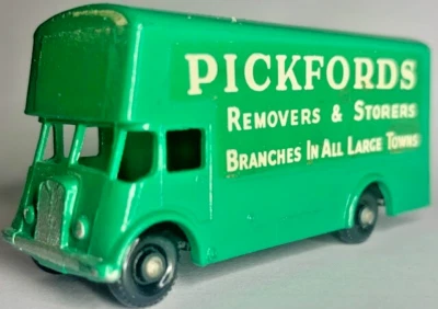 Lesney Matchbox Toys MB 46b Pickford's Removal Van Green with REAR STEP - Image 1 of 4