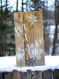 Decoración de pared Let it Snow hecha de madera de granero - Imagen 1 de 6