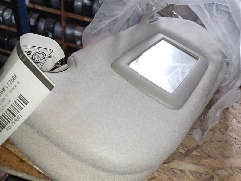 PARASOL IZQUIERDO CONDUCTOR SIN ILUMINACIÓN SE ADAPTA 05-07 ENVIADO 1298003 Foto 1 de 1