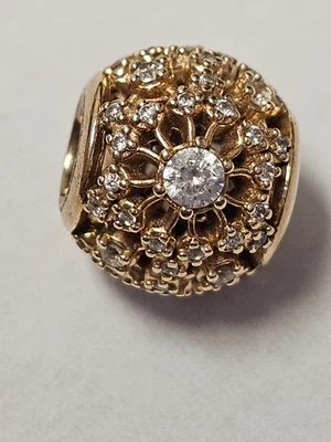 Dije PANDORA Auténtico Resplandor Interior Calado Oro 14K Usado Foto 1 de 3
