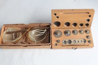 Ancienne balance pour pierres précieuses Trébuchet pour bijoutier (74192) - Photo 1/4