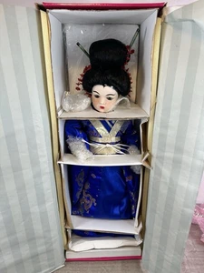 MARIE OSMOND CHIKA IN PORCELLANA BLU 23" BAMBOLA CON SCATOLA - Foto 1 di 6