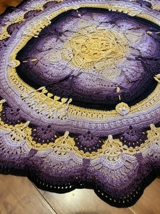 GEHÄKELTE HANDARBEIT MANDALA AFGHANISCHER SCHOSS ÜBERWURF GRÖSSE MEHRFARBIG KREIS DECKE - Bild 1 von 4