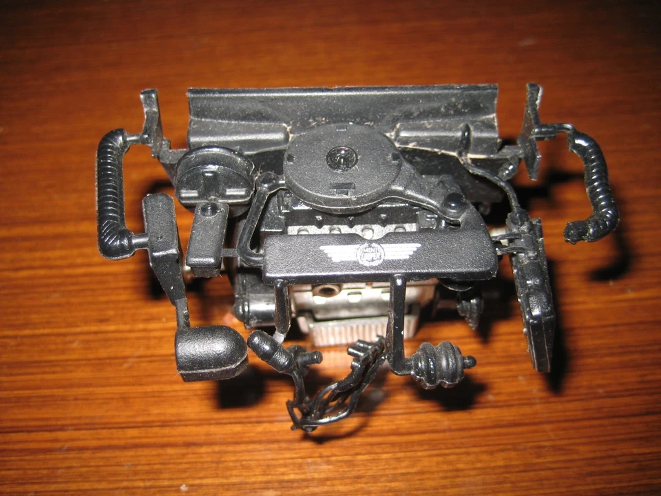 MOTORE MINI COOPER BURAGO 1/16 TUNING DIORAMA - Immagine 1 di 1