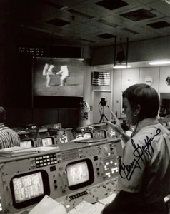 GERRY GRIFFIN SIGNED 8x10 PHOTO APOLLO FLIGHT DIRECTOR NASA LEGEND BECKETT BAS - Picture 1 of 2