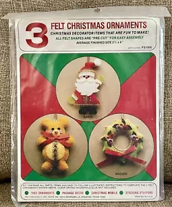 FELT ORIGINALS Christmas Ornaments Kit Santa Bear Wreath FS1000 Vintage NEW - Picture 1 of 7