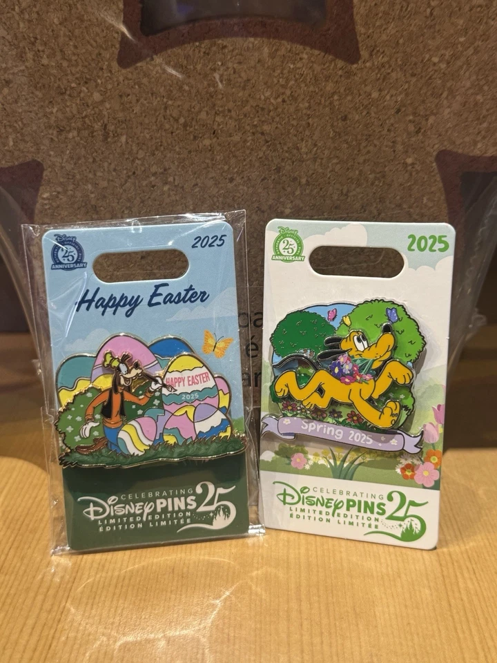 Набор значков Disney Parks 2025 Spring Pluto & Happy Easter Goofy LE 25 лет - Изображение 1 из 4