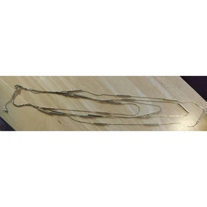 Collar de cadena de 4 hilos en tono dorado con cuentas en tono dorado de 1 1/4" en todas partes  - Imagen 1 de 4