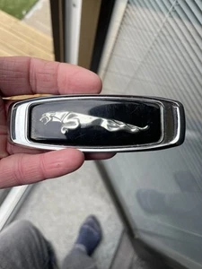 JAGUAR - CAR BADGE / EMBLEM - 105 X 35 MM - XJ6 Fender Maybe? - Picture 1 of 6