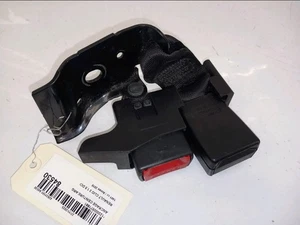 FIBBIA CINTURA SINISTRA POSTERIORE RENAULT CLIO III (BR/CR) 2010 8200684024 - Foto 1 di 3