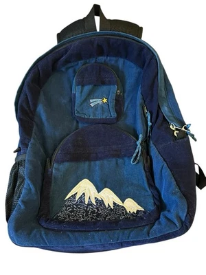 Mochila Ixchel Mediana Denim y Pana con Apliques de Montaña Hecha a Mano Foto 1 de 4