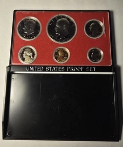 1976 Coin Mint SET (Crack In Case) - Picture 1 of 2