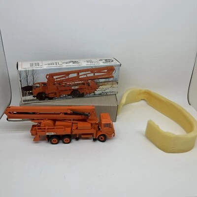 Bomba de hormigón Mercedes WIBAU 1ª versión Conrad #3082 escala 1:50 con caja Foto 1 de 4